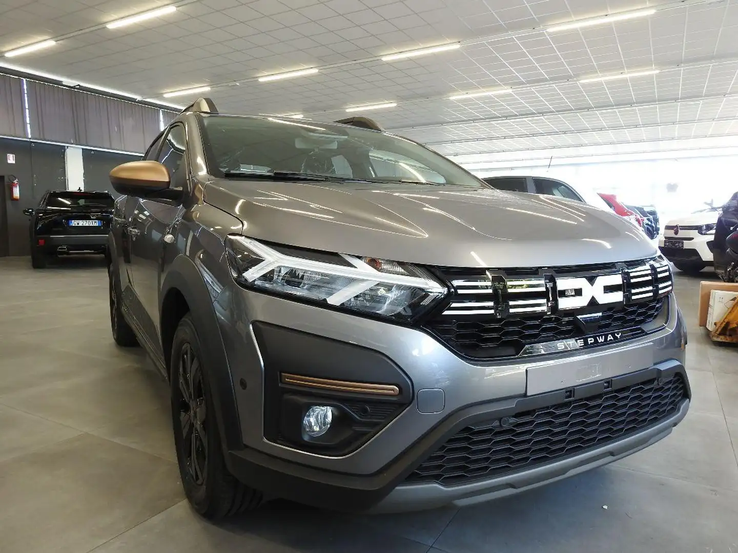 Dacia Sandero Stepway 1.0 TCe ECO-G Expression Grau - 2