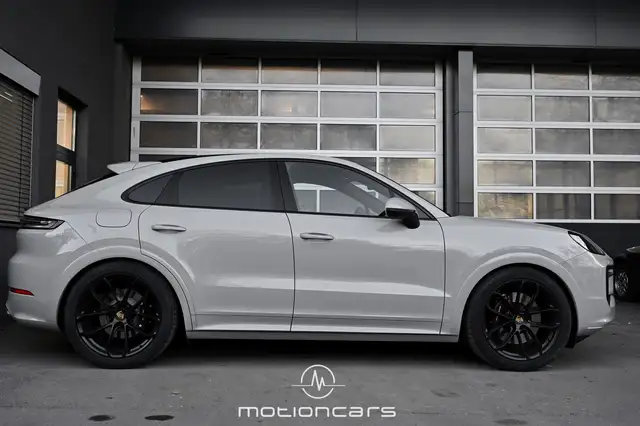 Porsche Cayenne view 5
