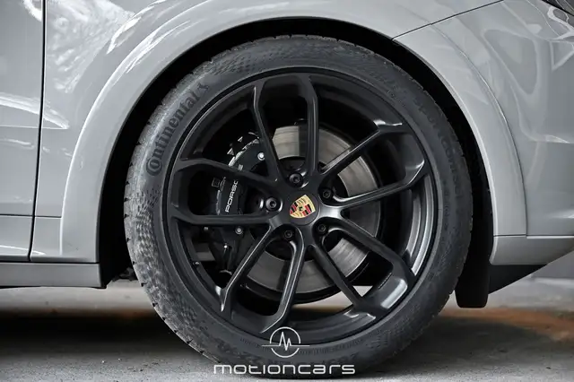 Porsche Cayenne view 7