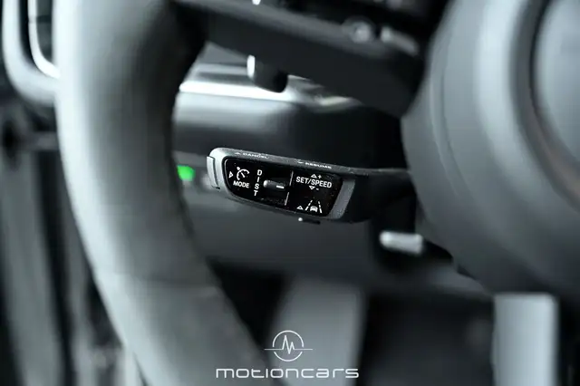 Porsche Cayenne view 22