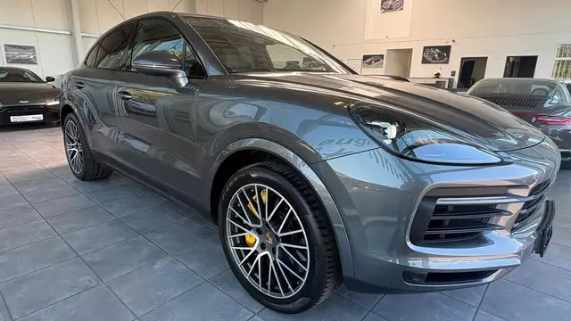 Porsche Cayenne view 8