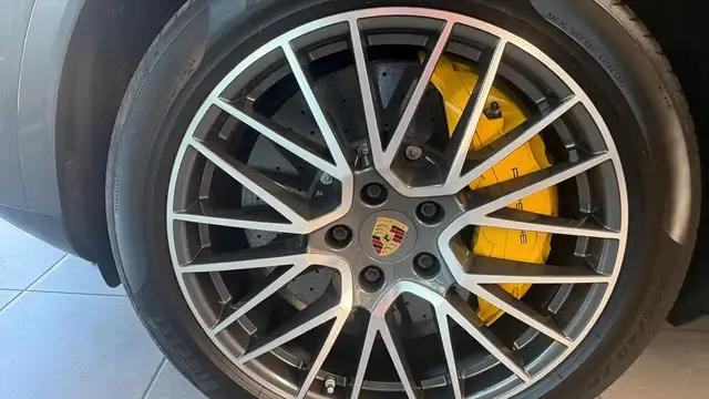 Porsche Cayenne view 5