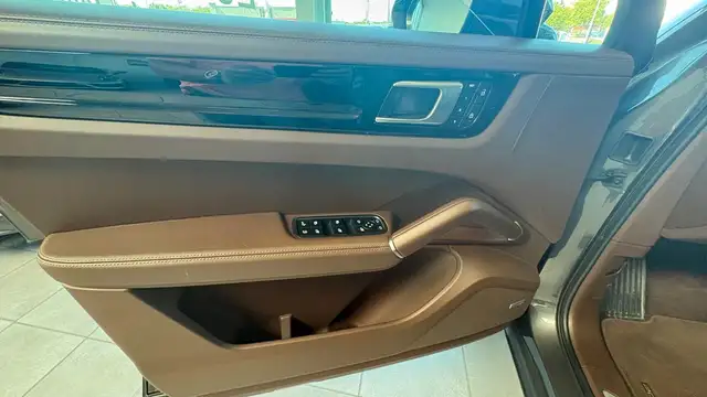 Porsche Cayenne view 13