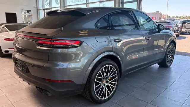 Porsche Cayenne view 9