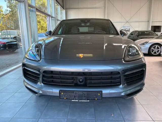 Porsche Cayenne view 3
