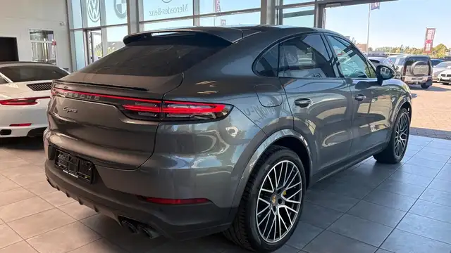 Porsche Cayenne view 7