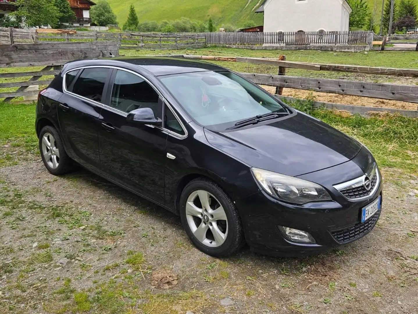 Opel Astra Astra 2,0 CDTI  Automatik. Cosmo Flotte Euro5B Schwarz - 1