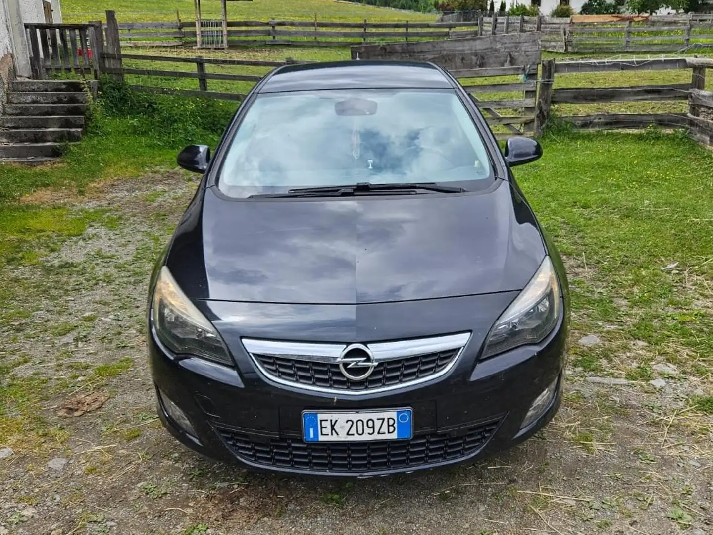 Opel Astra Astra 2,0 CDTI  Automatik. Cosmo Flotte Euro5B Schwarz - 2