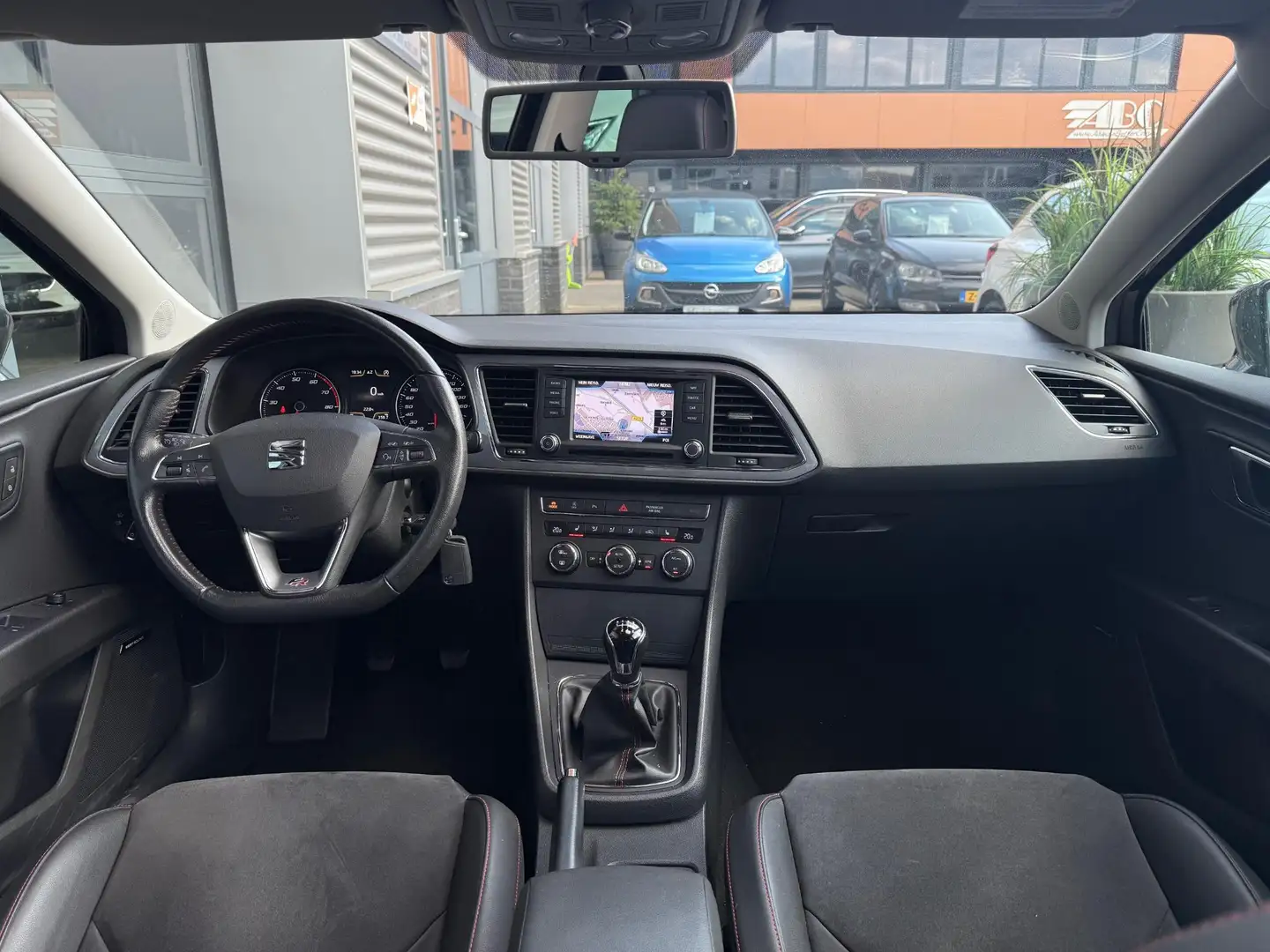 SEAT Leon SC 1.4 TSI FR Clima Cruise Pano Zwart - 2