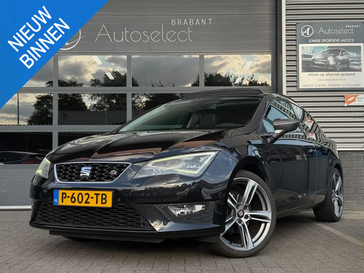 SEAT Leon SC 1.4 TSI FR Clima Cruise Pano Zwart - 1