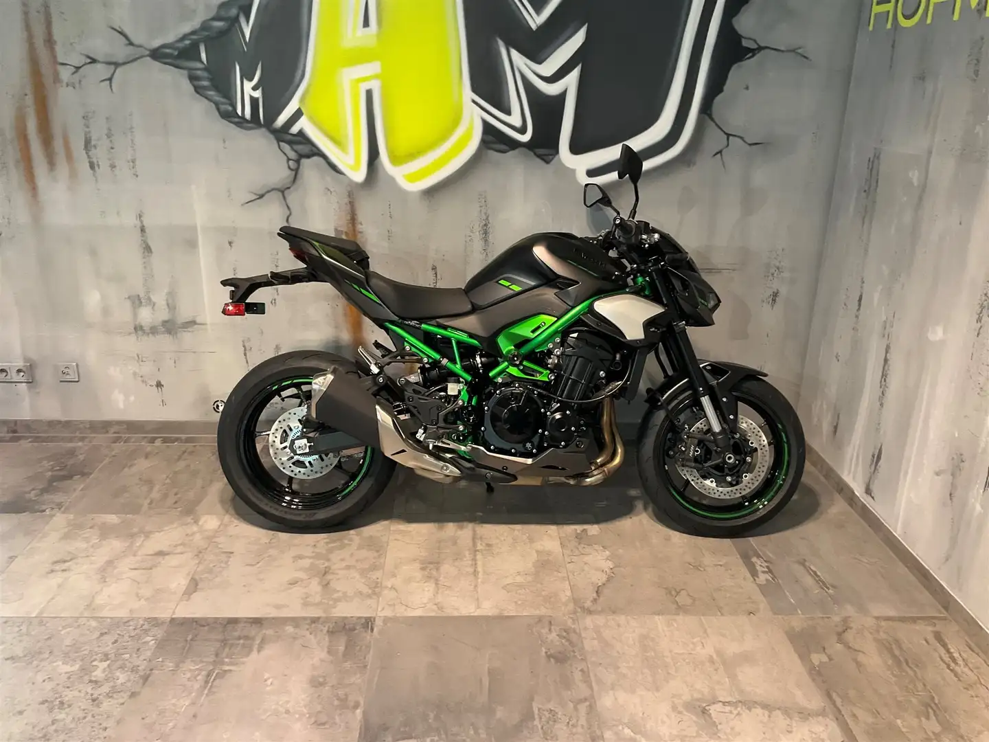 Kawasaki Z 900 Neues Modell, alle Farben verfügbar - 1