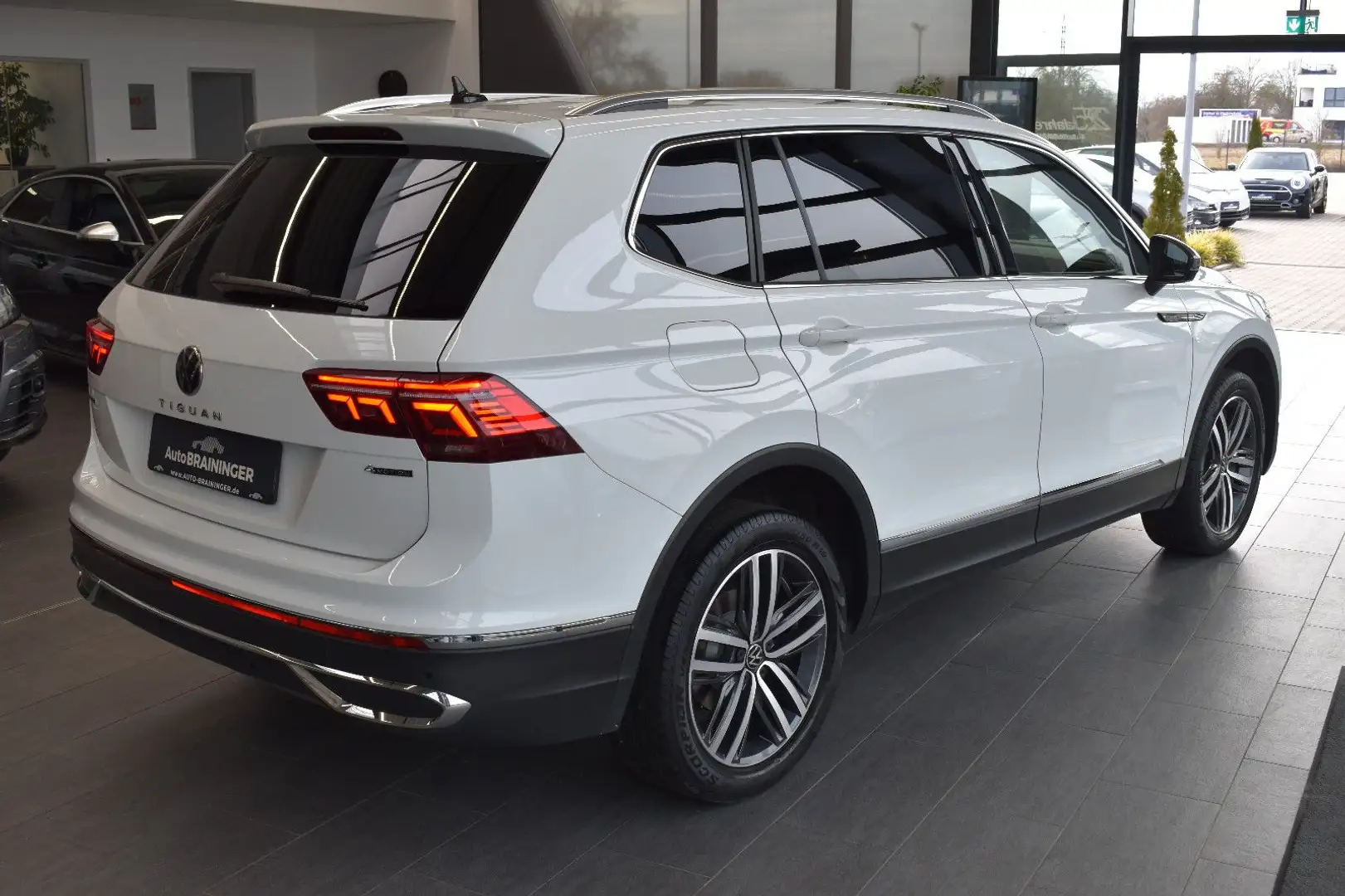 Volkswagen Tiguan Allspace 2.0TDI DSG 4M Matrix~Pano~ACC Weiß - 2