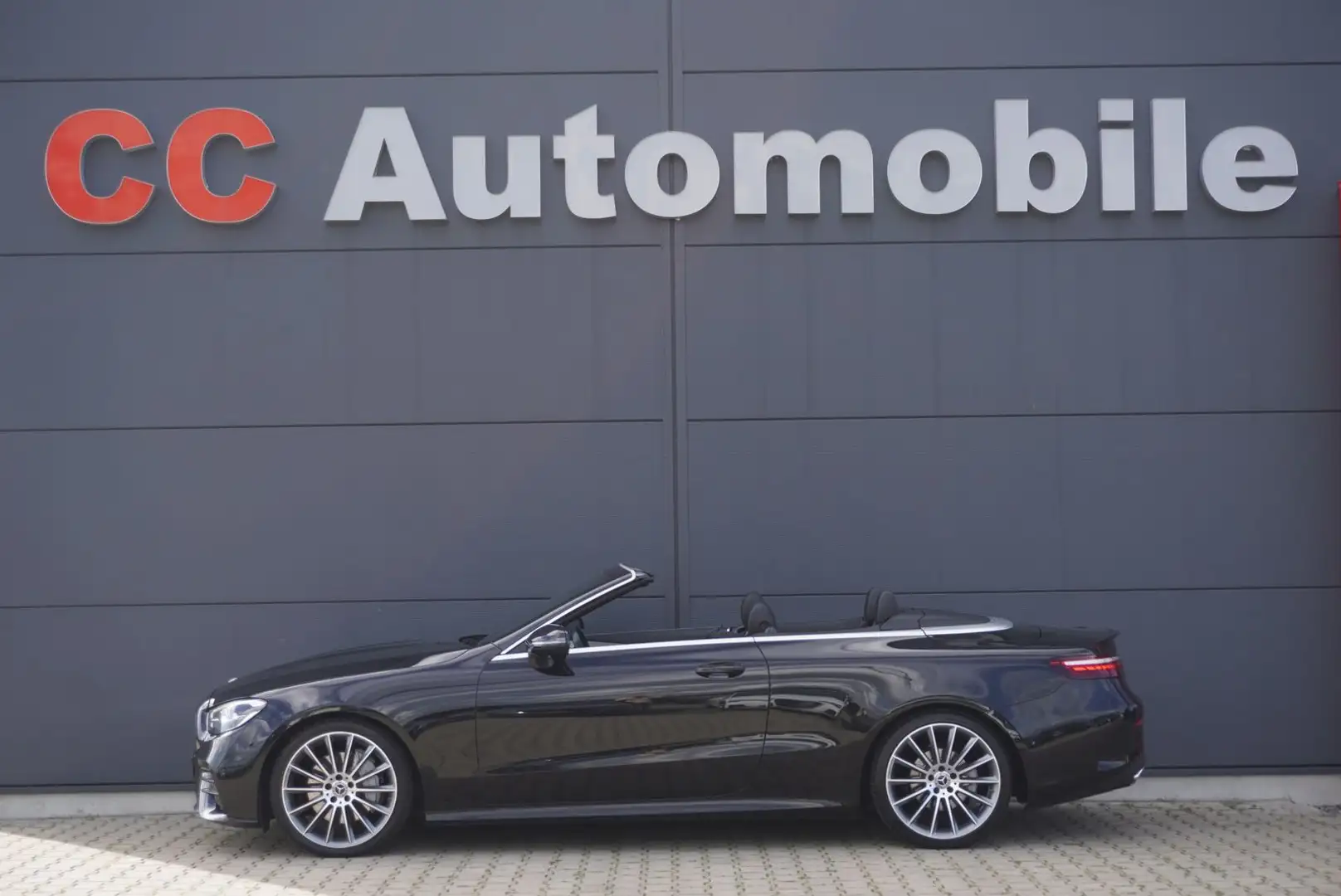 Mercedes-Benz E 200 Cabrio AMG+Wide+20Zoll+ Schwarz - 1