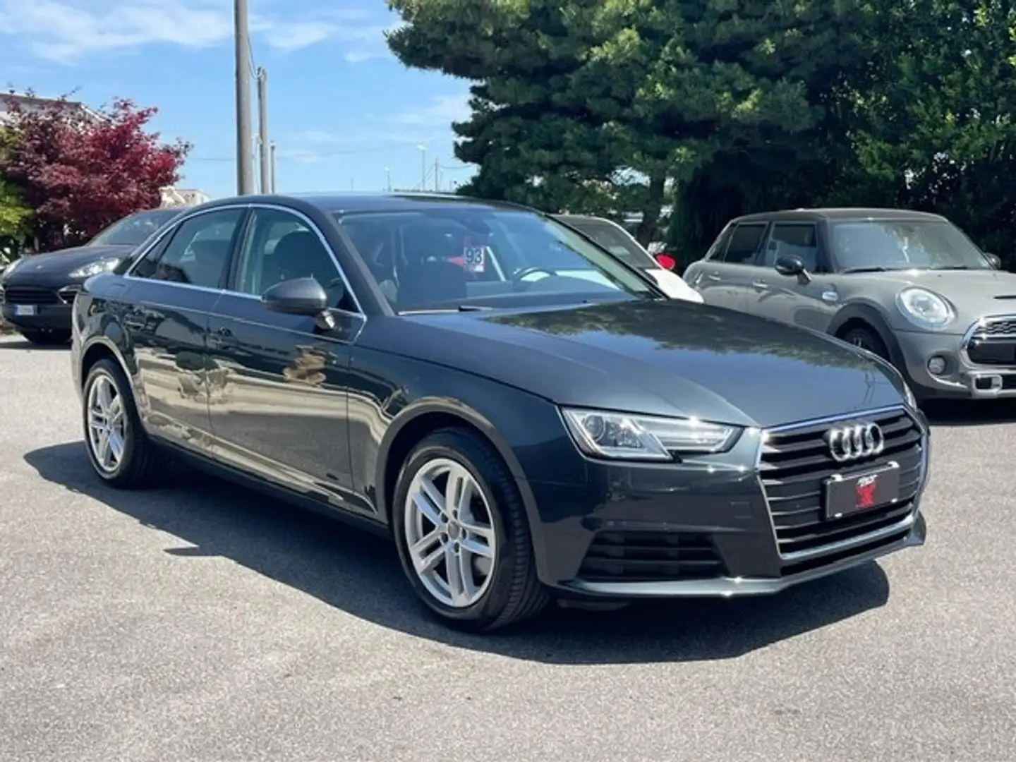 Audi A4 2.0 TDI 150 CV ultra S tronic Sport Grau - 2