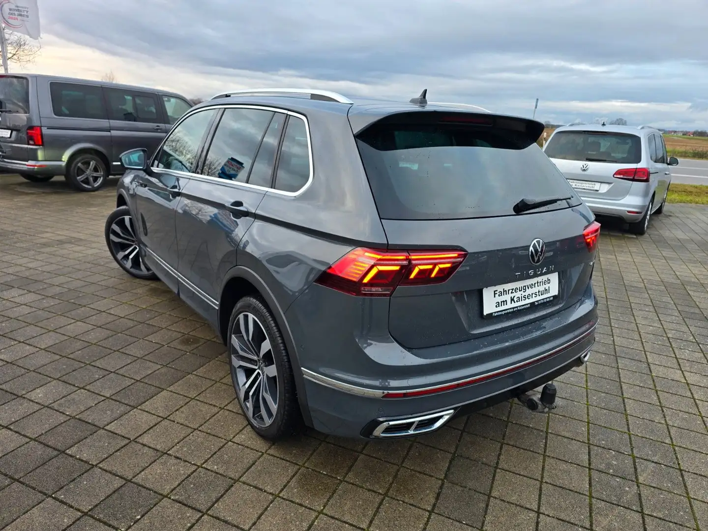 Volkswagen Tiguan R-Line 4Motion AHK KAMERA 360° MATRIX LED Grau - 2