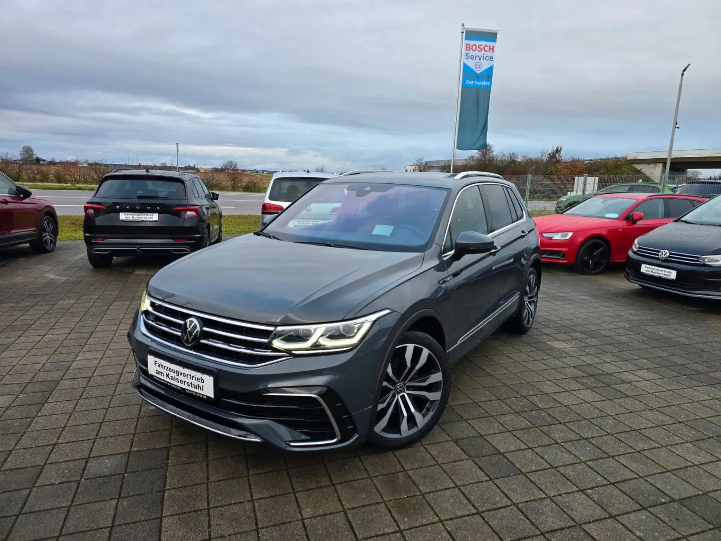 Volkswagen Tiguan R-Line 4Motion AHK KAMERA 360° MATRIX LED Grau - 1