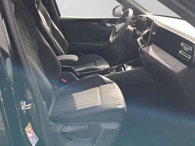 Volkswagen Tiguan view 4