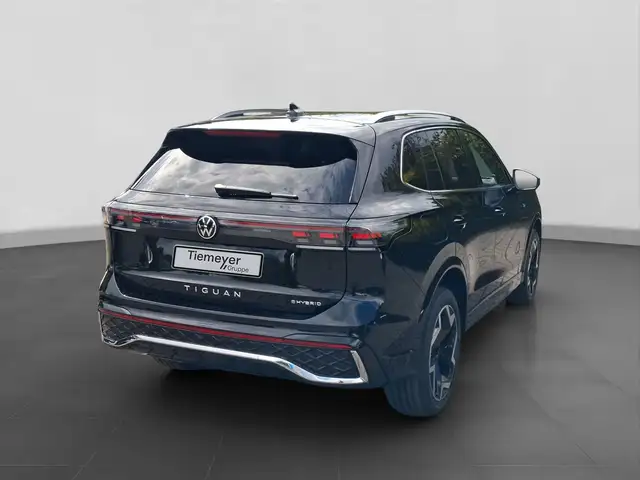 Volkswagen Tiguan view 3