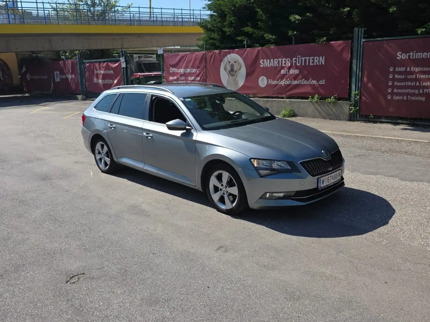 Skoda Superb Kombi 2,0 TDI  NEUE PICKERL!!! Grau - 1