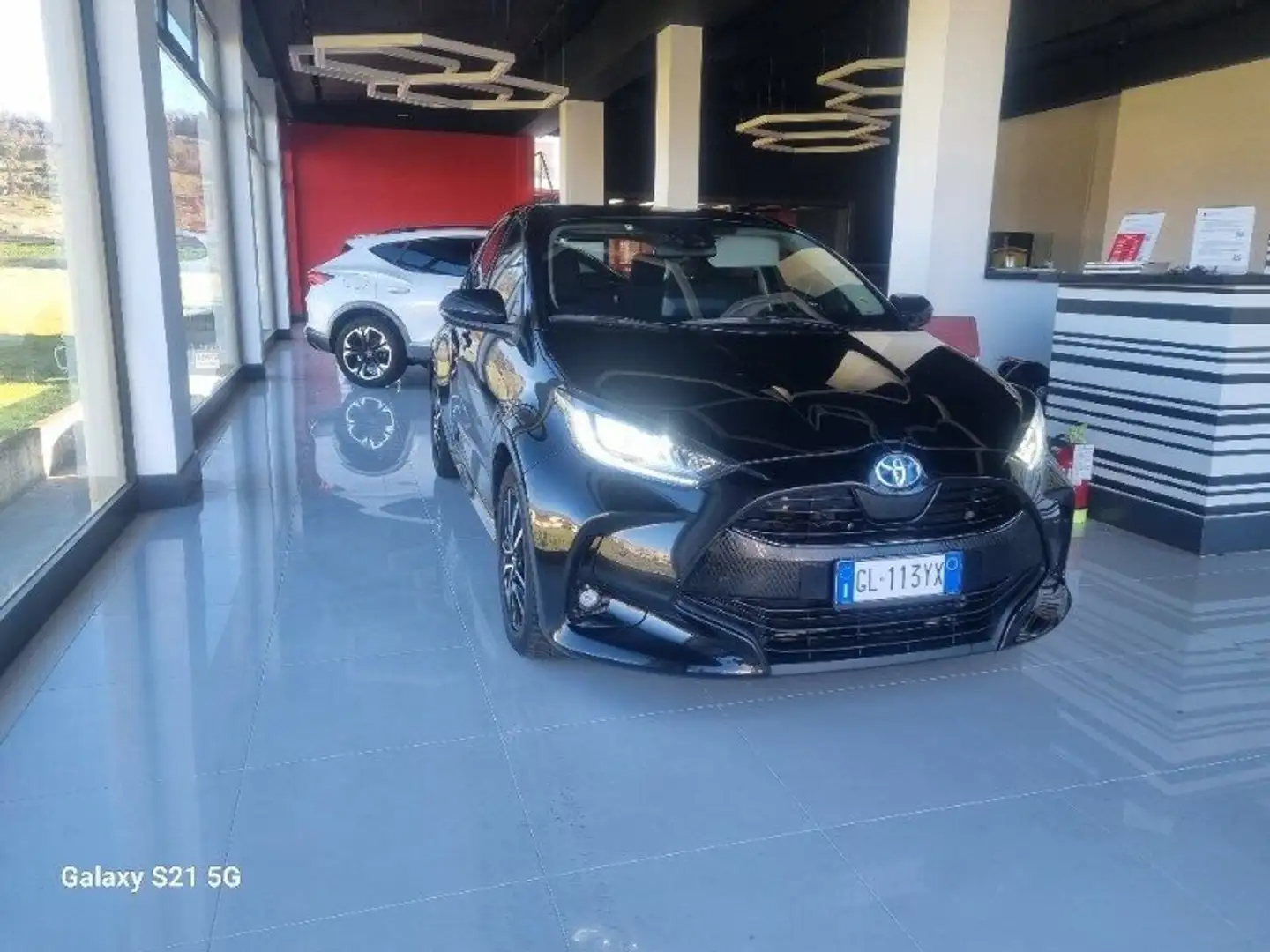 Toyota Yaris Yaris 1.5 Hybrid 5 porte Trend Nero - 2