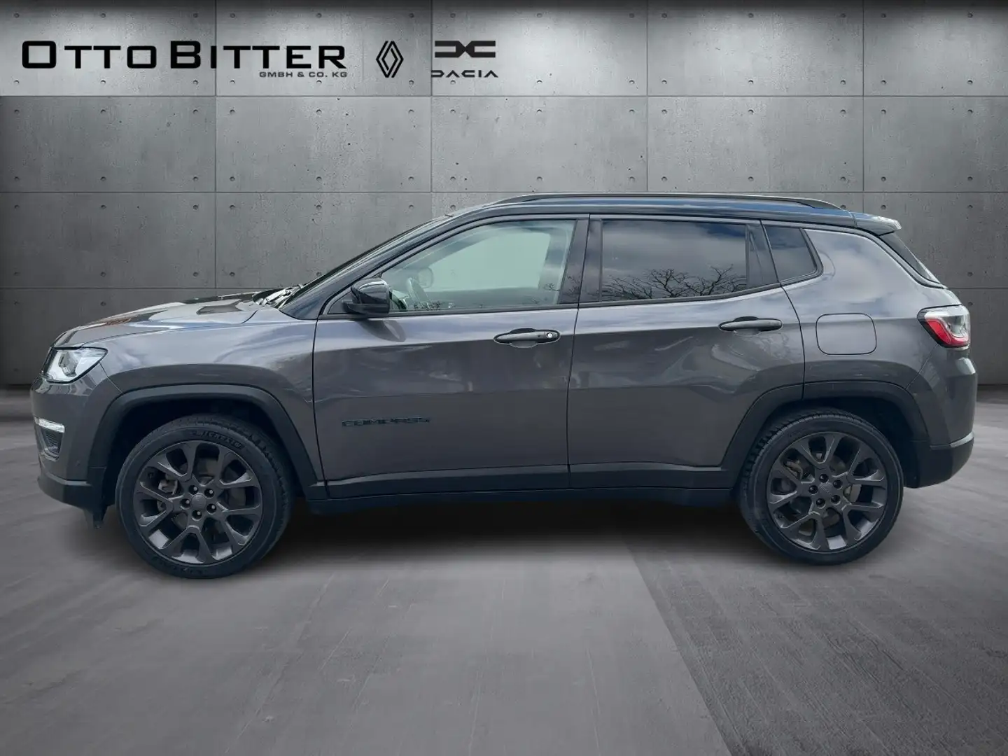 Jeep Compass 1.3 Plug-In Hybrid S ALLRAD LEDER/AHK Šedá - 2