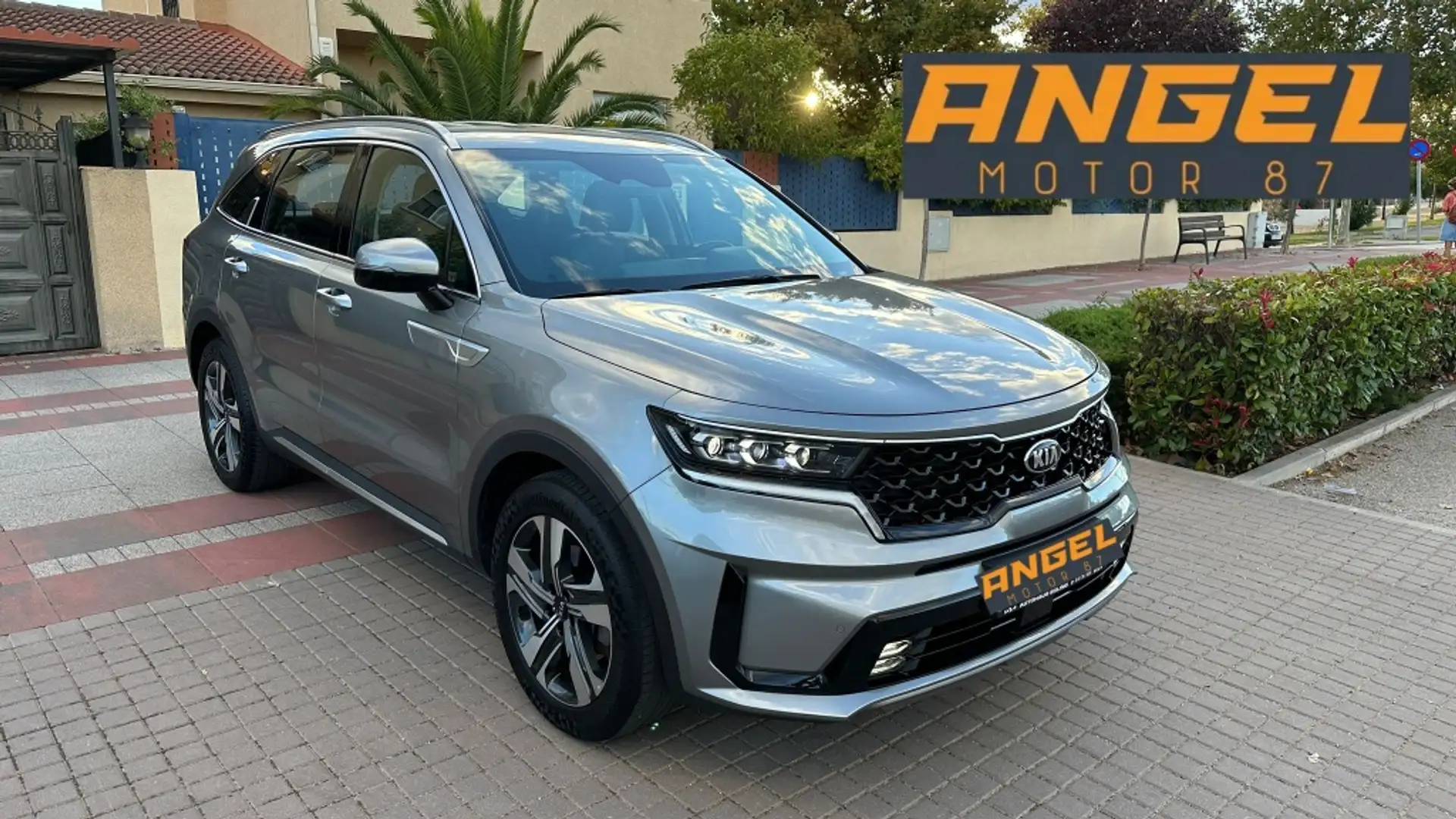Kia Sorento 1.6 T-GDi PHEV Drive 4x4 Gris - 2