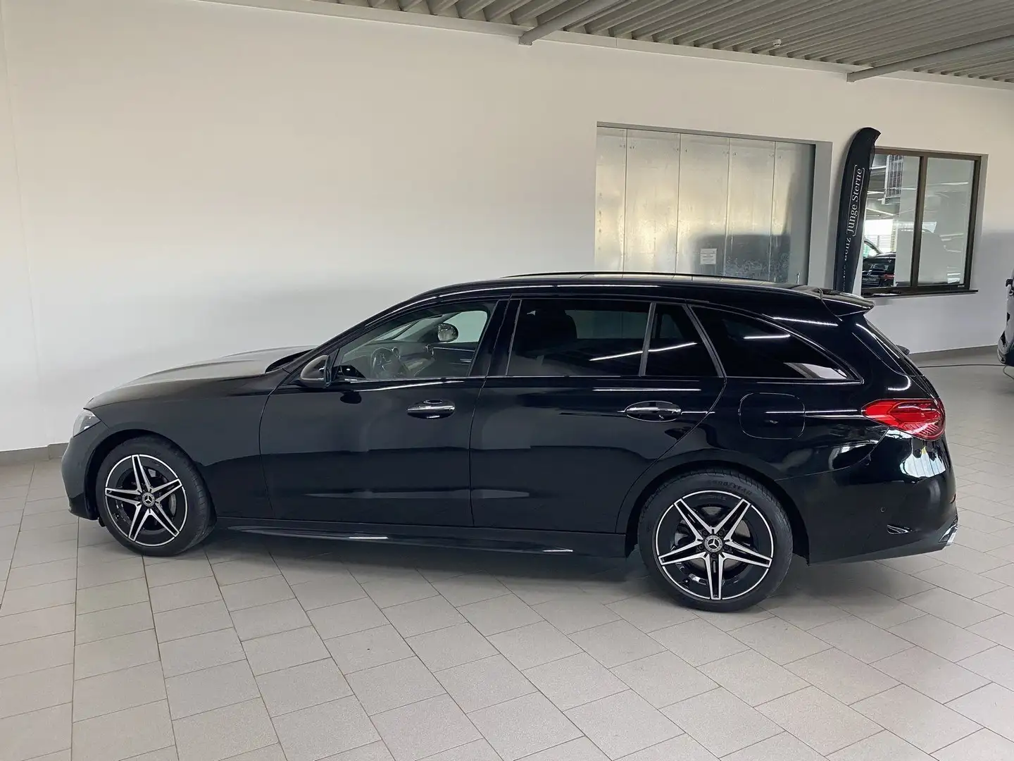 Mercedes-Benz C 300 e T AMG+NIGHT+LED+DIST+PANO+AMB+KEY+18"AMG Schwarz - 2