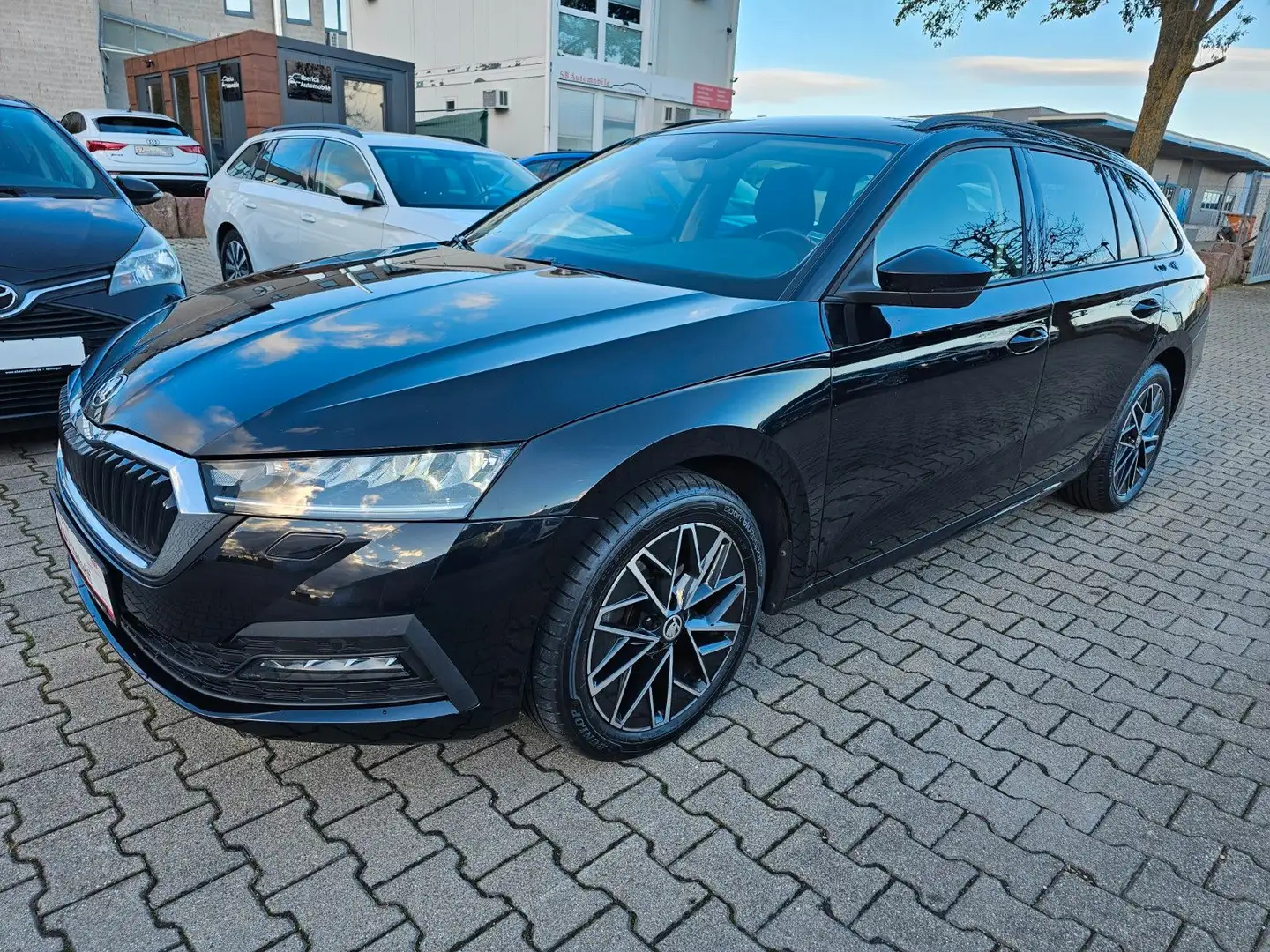 Skoda Octavia AHK*NAVI*VIRTUAL*SHZG*KAMERA*SPURHALTE* Schwarz - 2