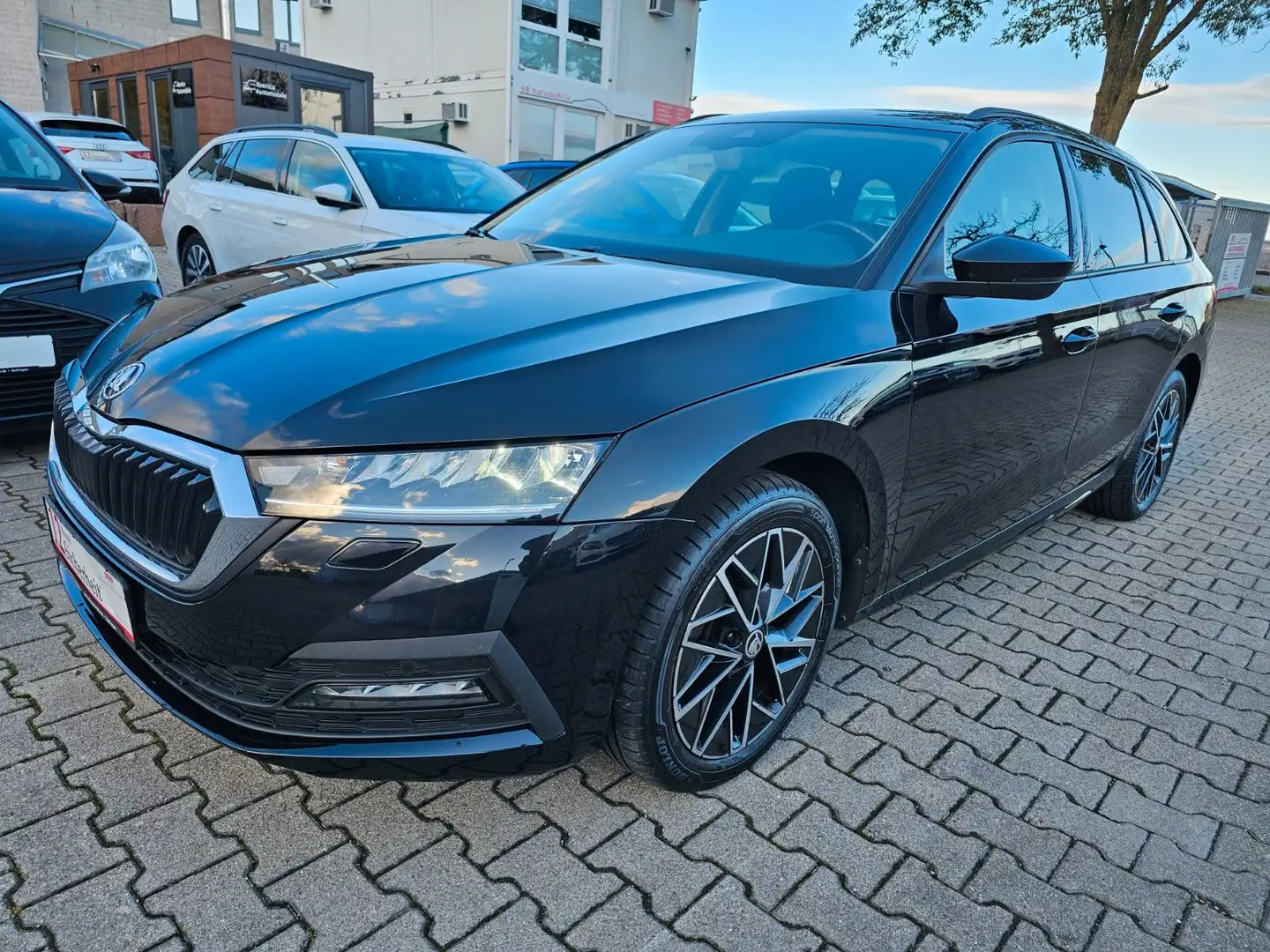 Skoda Octavia AHK*NAVI*VIRTUAL*SHZG*KAMERA*SPURHALTE* Schwarz - 1