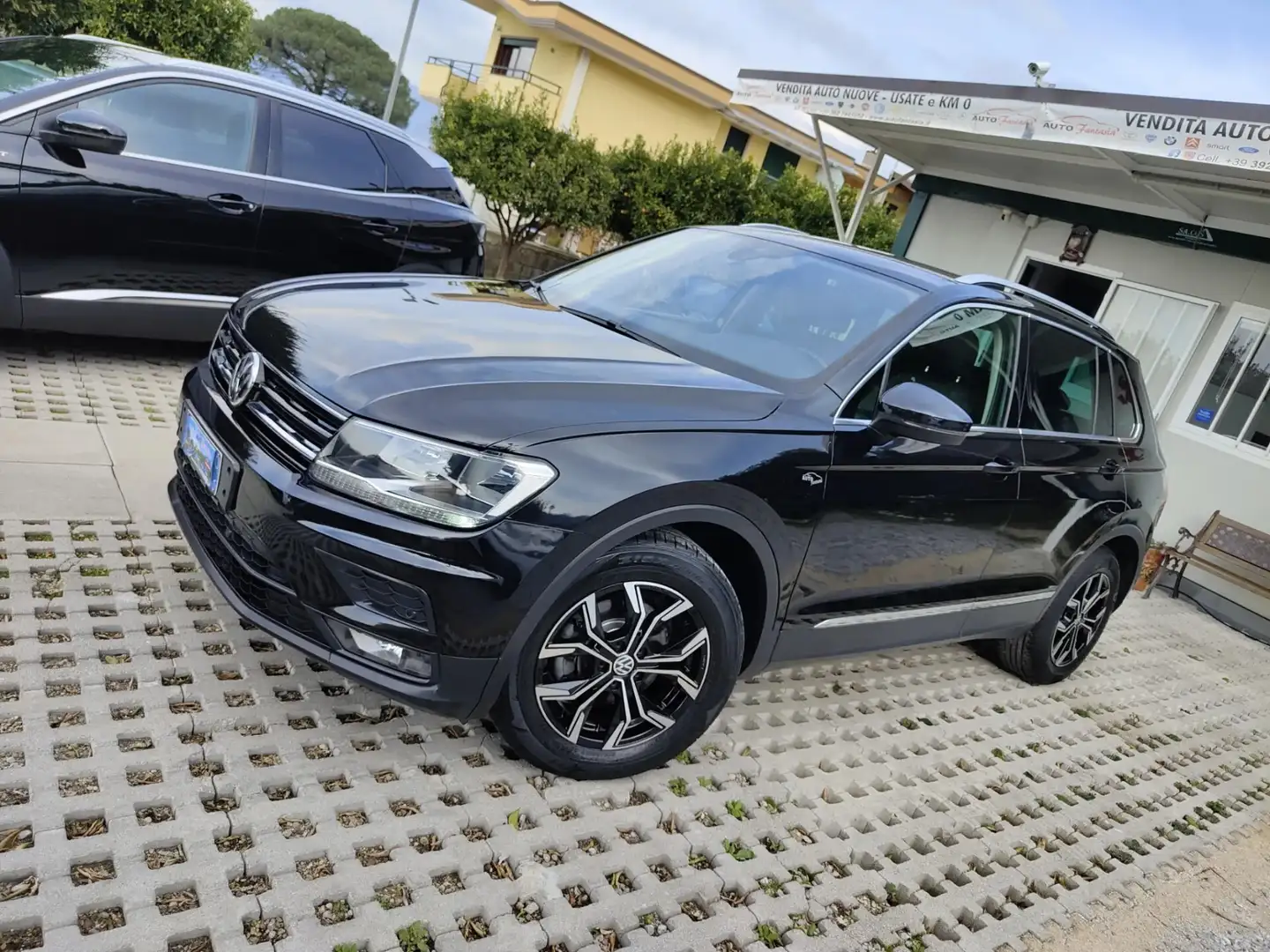 Volkswagen Tiguan 2.0 TDI SCR DSG Business BlueMotion IVA ESPOSTA Nero - 1