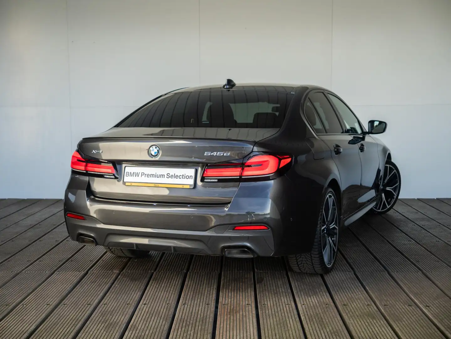 BMW 545 5-serie 545e xDrive High Executive | M Sportpakket Gris - 2