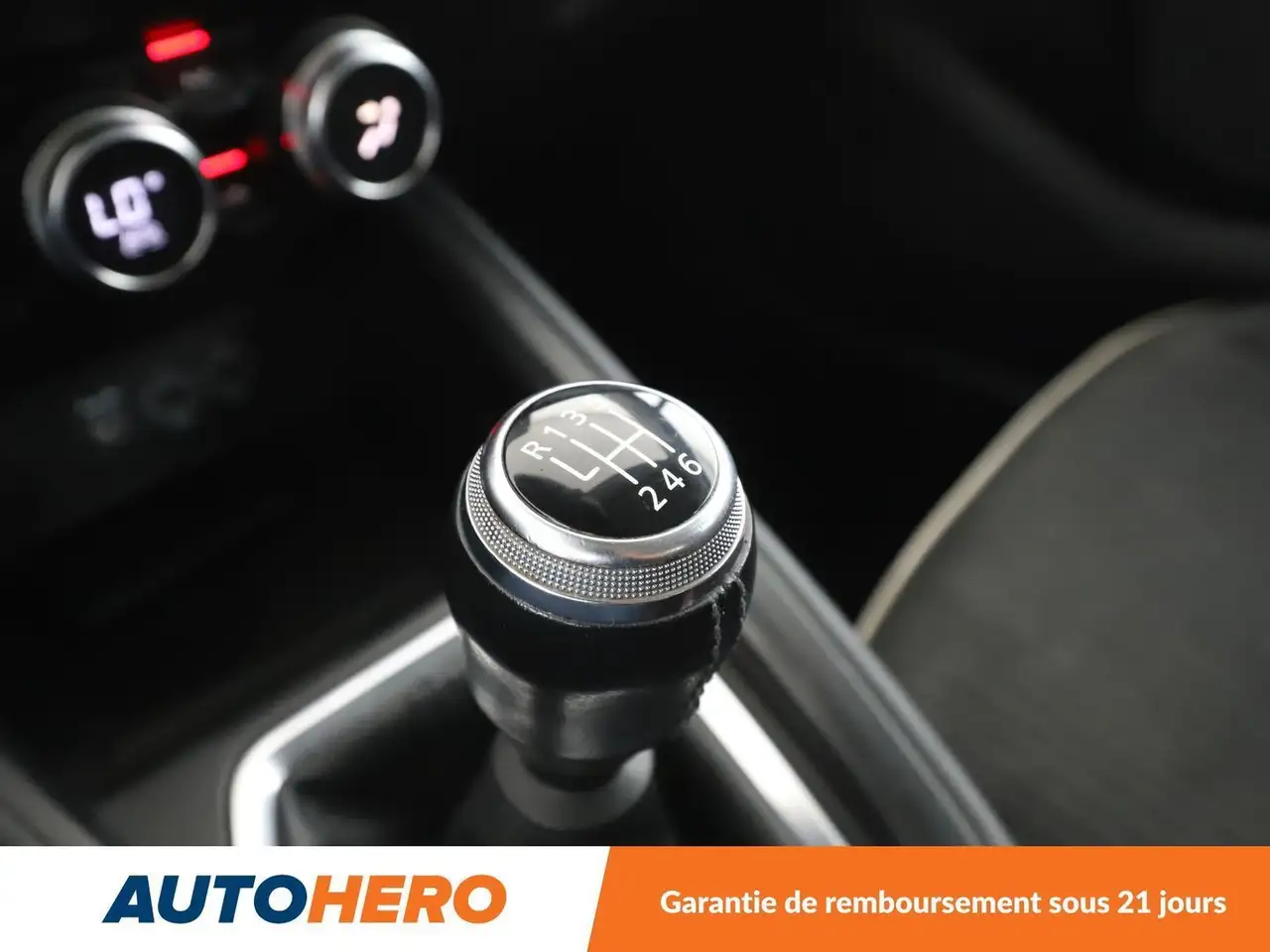 Renault Clio Citadine 5 portes — photo 25