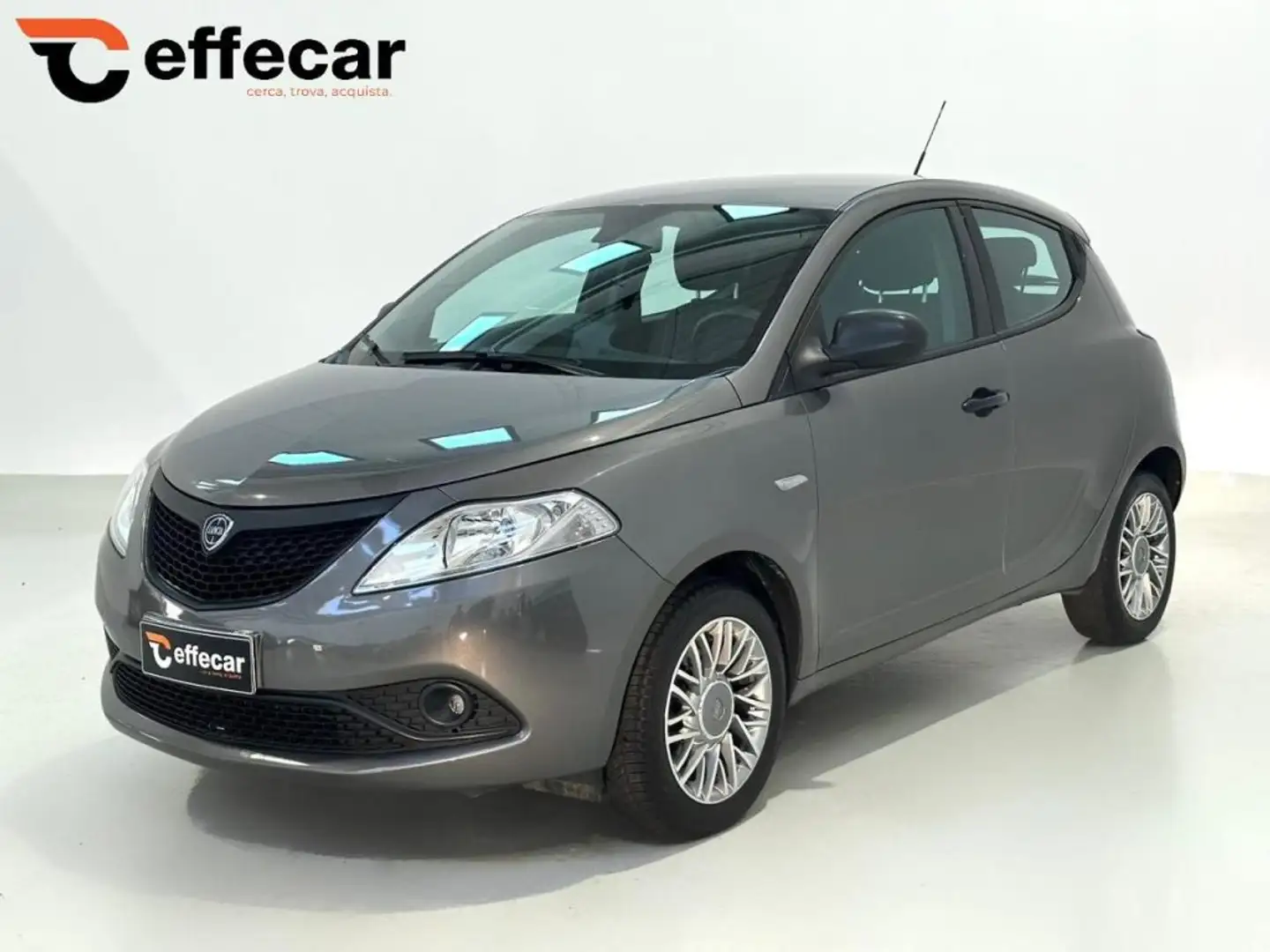 Lancia Ypsilon 1.2 69 CV 5 porte GPL Ecochic Gold Gris - 1