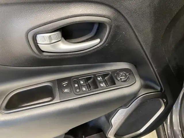 Jeep Renegade view 14