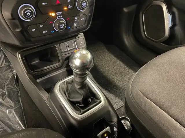 Jeep Renegade view 8