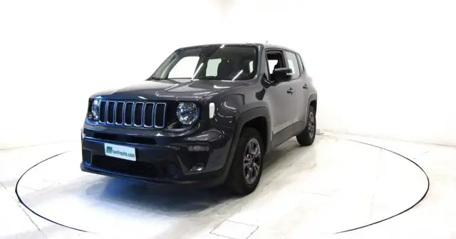Jeep Renegade view 3
