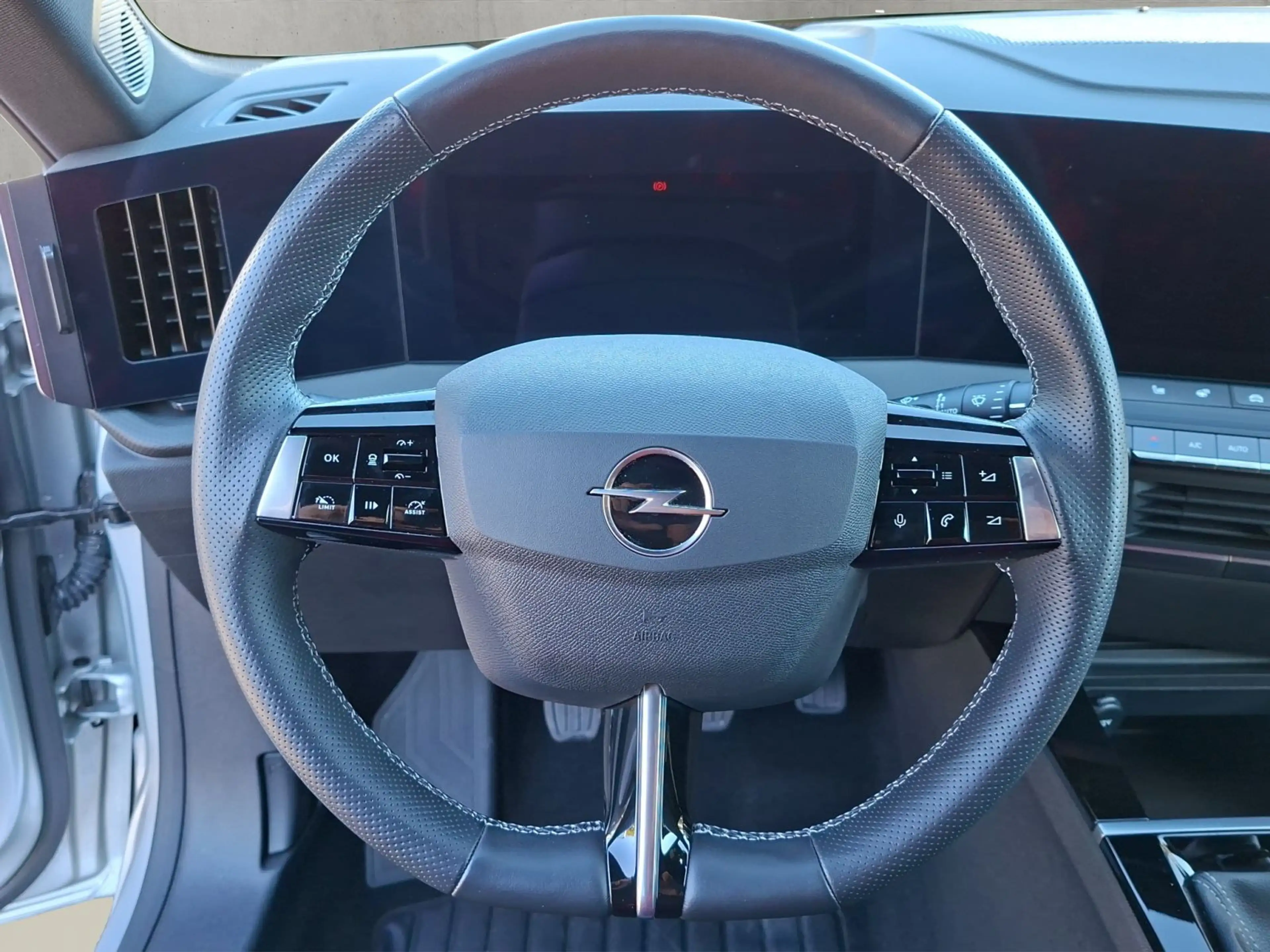 Opel Astra 1.2 Turbo GS — photo 10