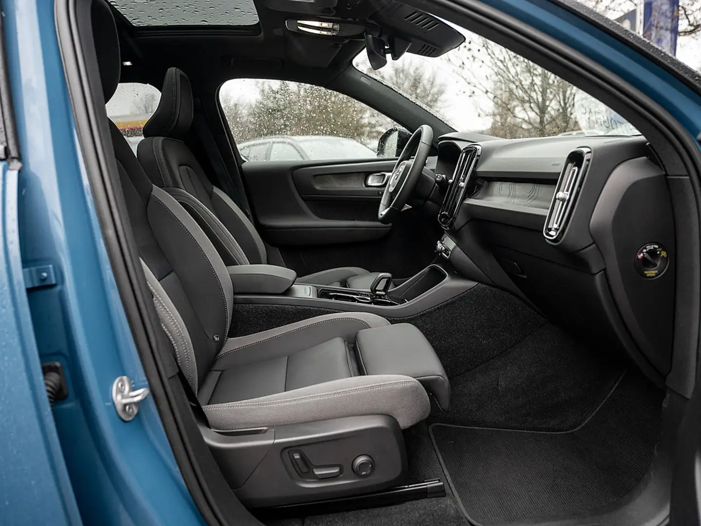 Volvo XC40 Recharge Ultimate Blau - 2