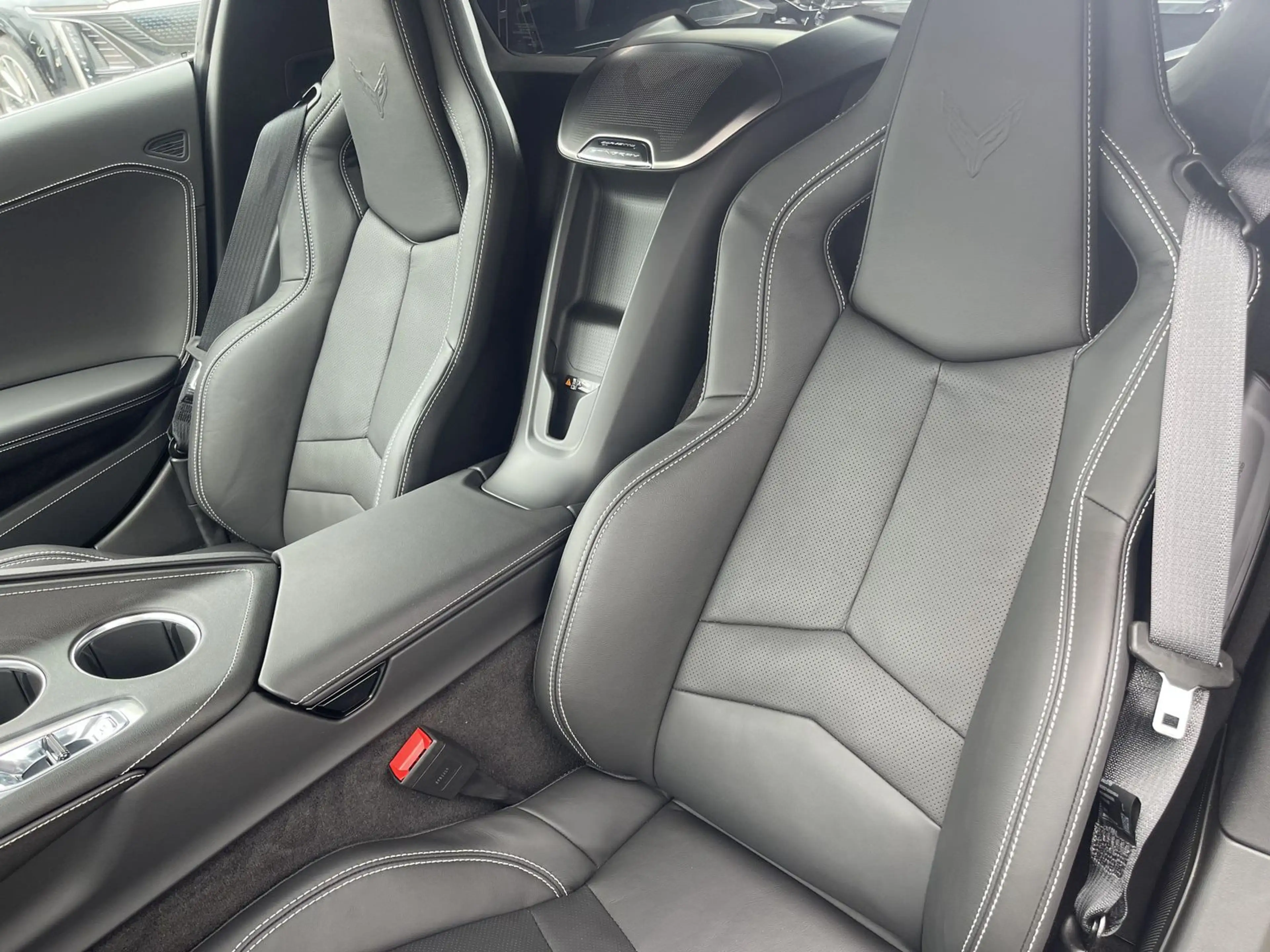 Corvette C8 Coupe 2LT black sofort verfügbar — photo 10