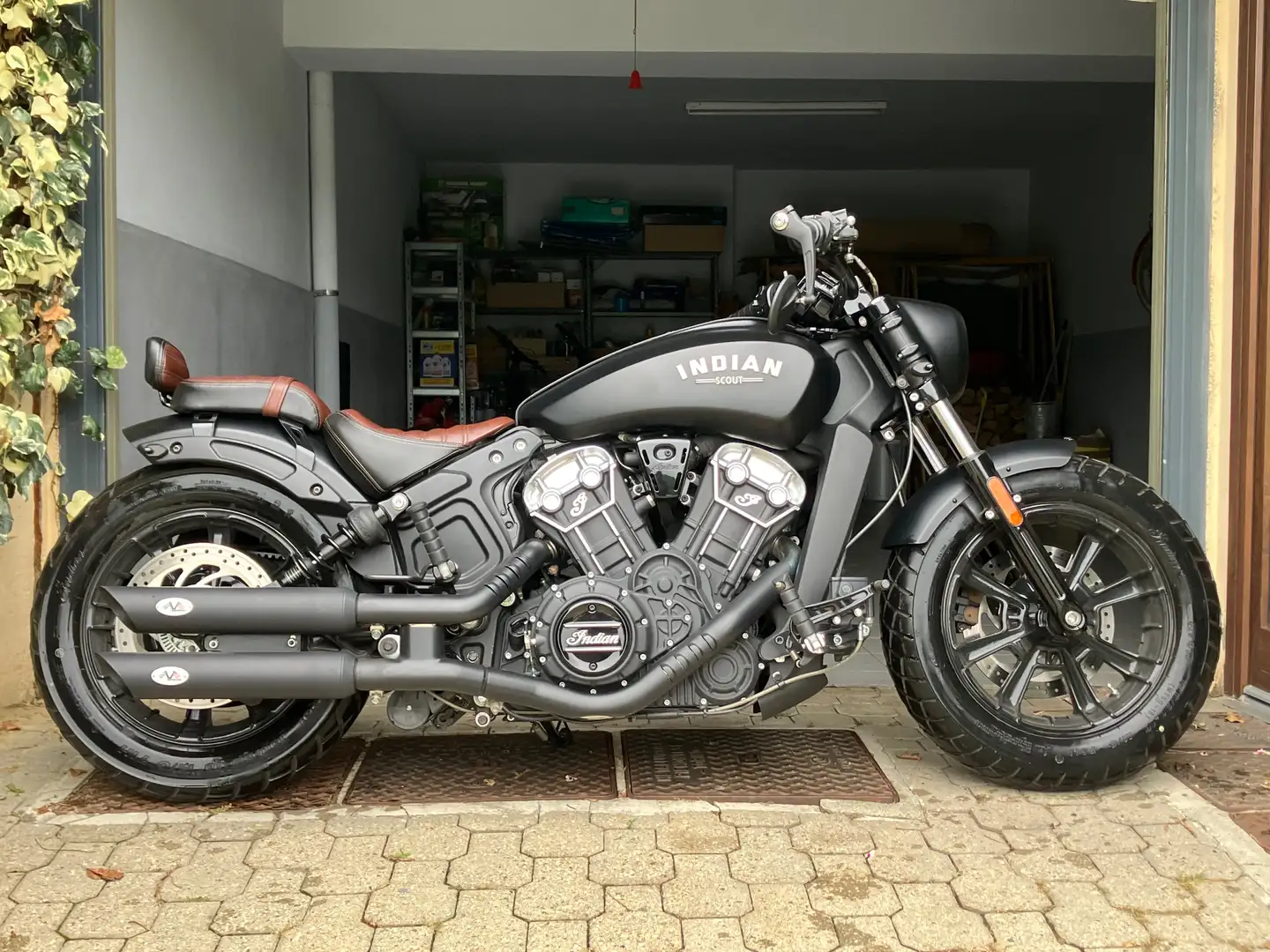 Indian Scout Bobber accessoriata Nero - 1