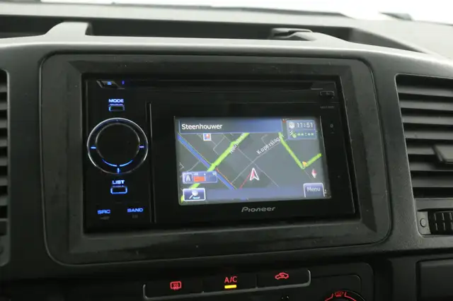 Volkswagen Transporter view 13