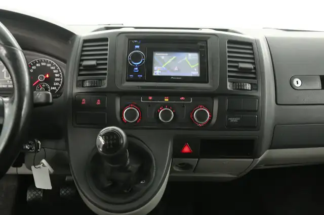 Volkswagen Transporter view 11