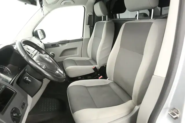 Volkswagen Transporter view 9