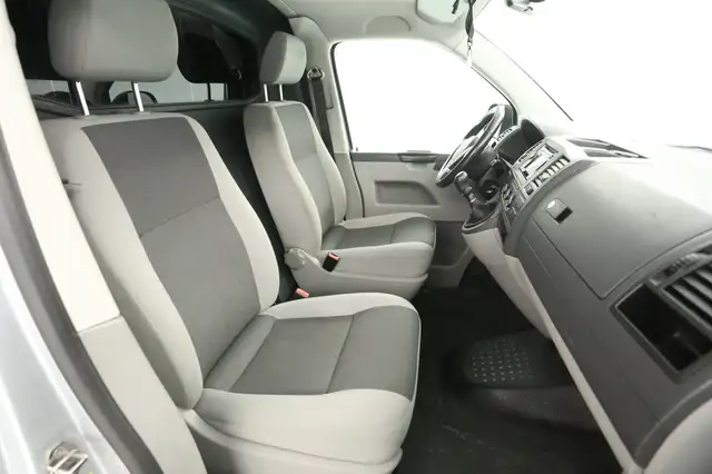 Volkswagen Transporter view 10