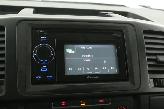 Volkswagen Transporter view 14