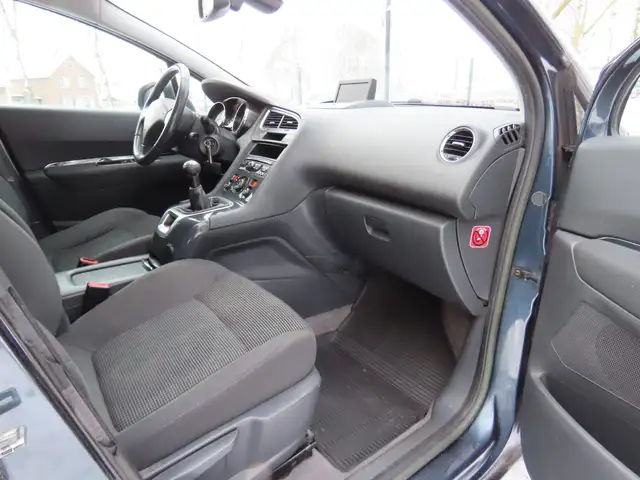 Peugeot 5008 view 8