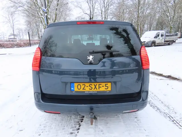Peugeot 5008 view 6