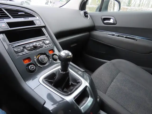 Peugeot 5008 view 14