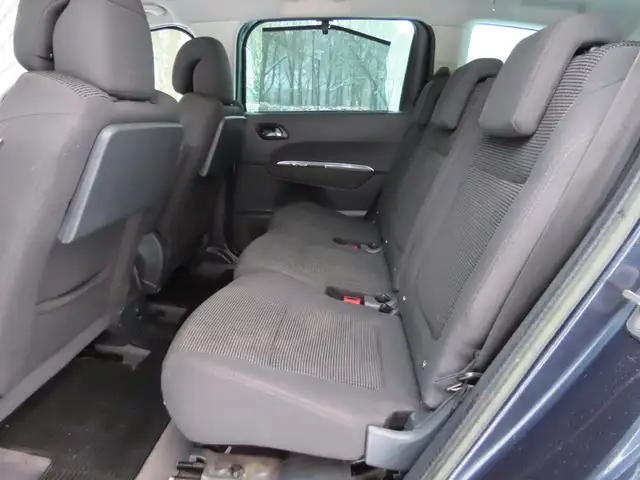 Peugeot 5008 view 9