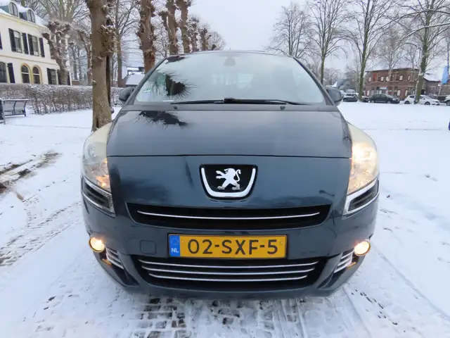 Peugeot 5008 view 4